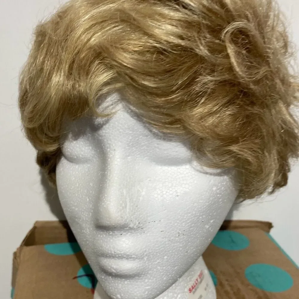 Paula Young Women's A4026 Chantal-A 4/88A Golden‎ Wheat Wavy Short Wig NWT